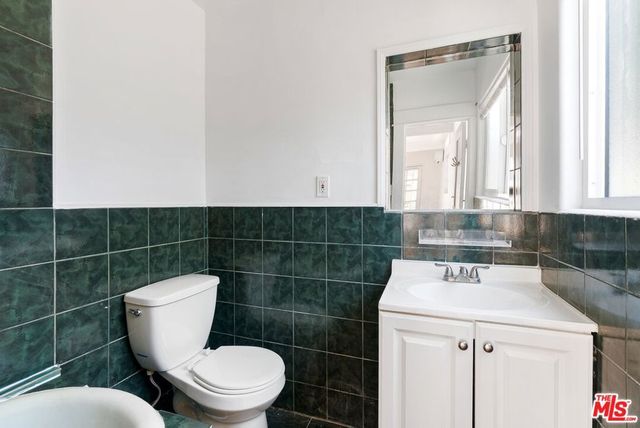 3556 Helms Avenue, Culver City, CA 90232