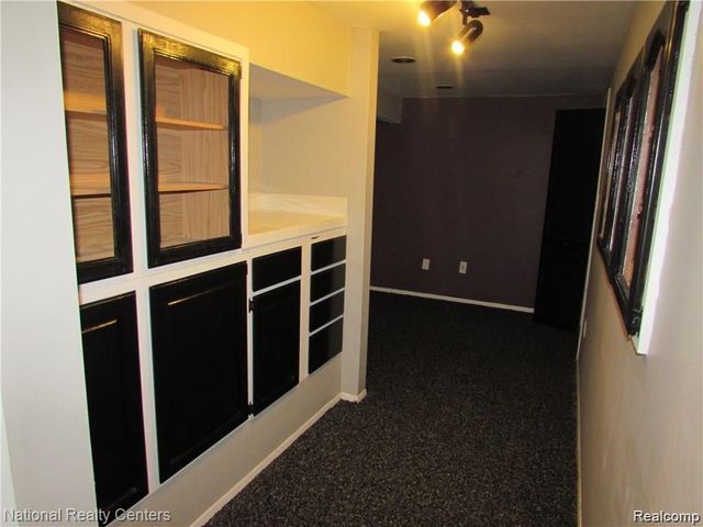 42106 Gladwin Street, Novi, MI 48167