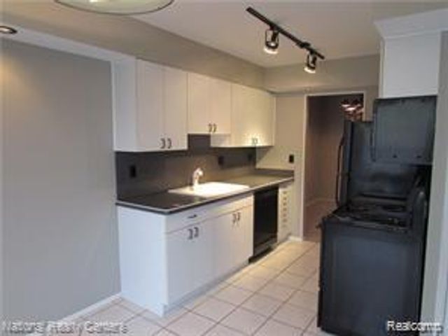 42106 Gladwin Street, Novi, MI 48167