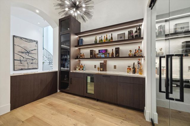 7 Lana Lane, Houston, TX 77027