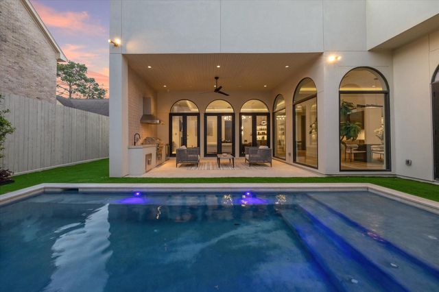 7 Lana Lane, Houston, TX 77027