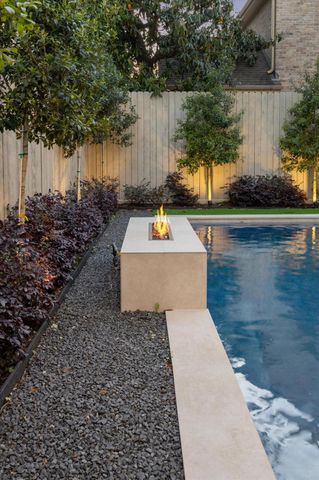 7 Lana Lane, Houston, TX 77027