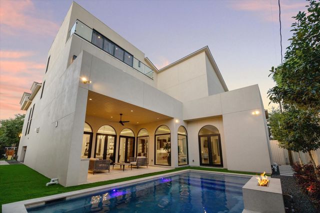 7 Lana Lane, Houston, TX 77027