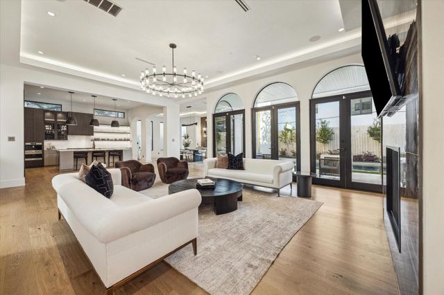 7 Lana Lane, Houston, TX 77027