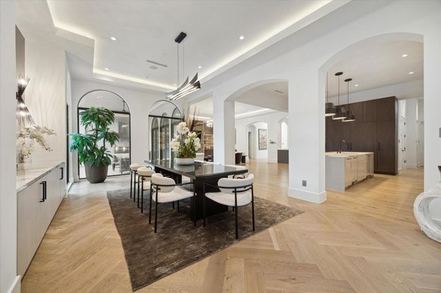 7 Lana Lane, Houston, TX 77027