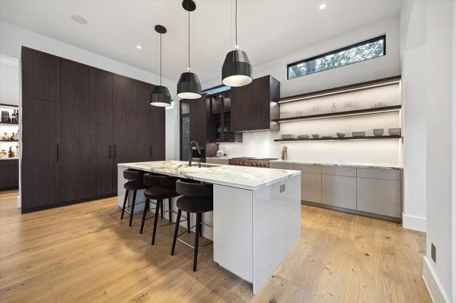 7 Lana Lane, Houston, TX 77027