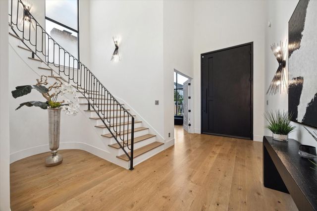 7 Lana Lane, Houston, TX 77027