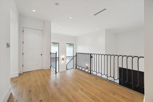 7 Lana Lane, Houston, TX 77027