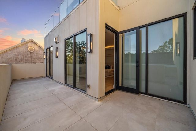 7 Lana Lane, Houston, TX 77027