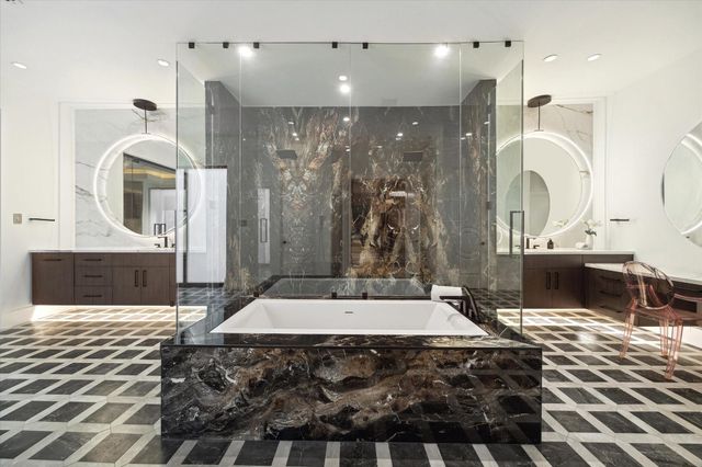 7 Lana Lane, Houston, TX 77027