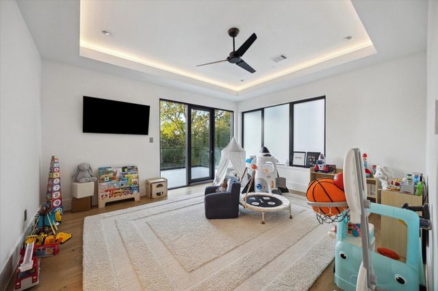 7 Lana Lane, Houston, TX 77027