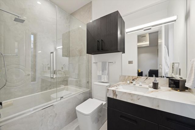 7 Lana Lane, Houston, TX 77027