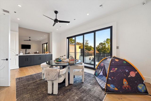 7 Lana Lane, Houston, TX 77027