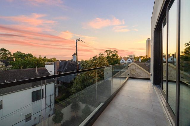 7 Lana Lane, Houston, TX 77027