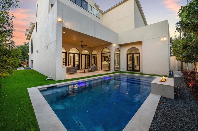 7 Lana Lane, Houston, TX 77027