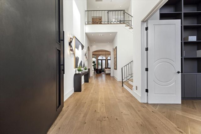 7 Lana Lane, Houston, TX 77027