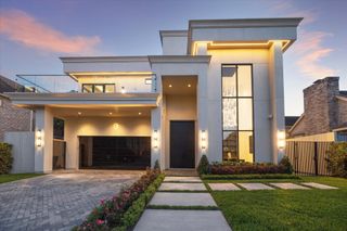 7 Lana Lane, Houston, TX 77027