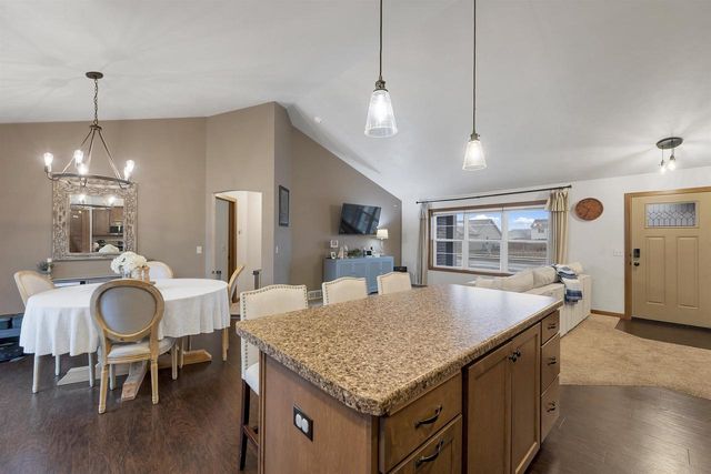 623 SWEET MEADOW LANE, Kaukauna, WI 54301