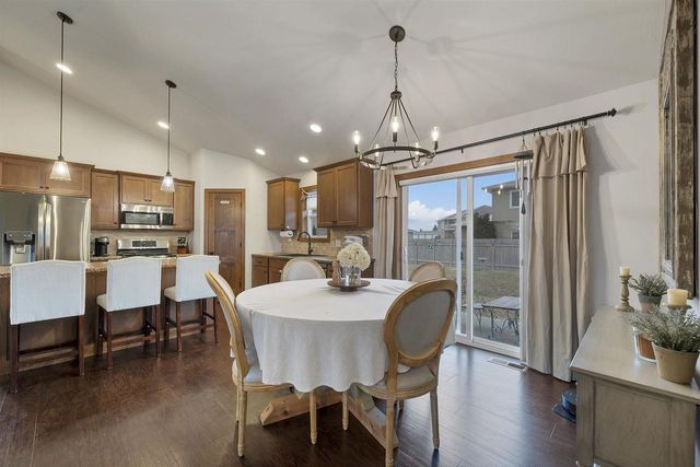 623 SWEET MEADOW LANE, Kaukauna, WI 54301