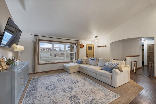 623 SWEET MEADOW LANE, Kaukauna, WI 54301