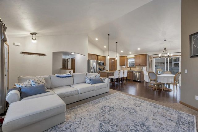 623 SWEET MEADOW LANE, Kaukauna, WI 54301