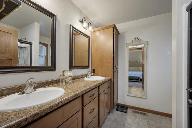 623 SWEET MEADOW LANE, Kaukauna, WI 54301