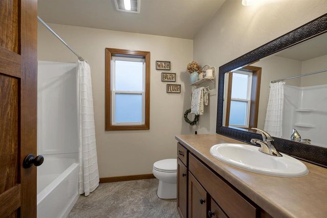 623 SWEET MEADOW LANE, Kaukauna, WI 54301