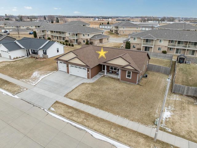 623 SWEET MEADOW LANE, Kaukauna, WI 54301