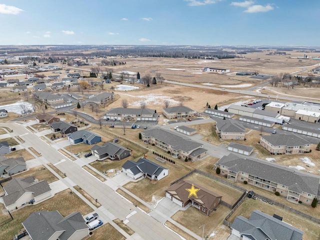 623 SWEET MEADOW LANE, Kaukauna, WI 54301