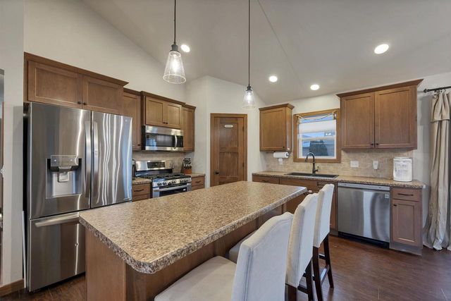 623 SWEET MEADOW LANE, Kaukauna, WI 54301