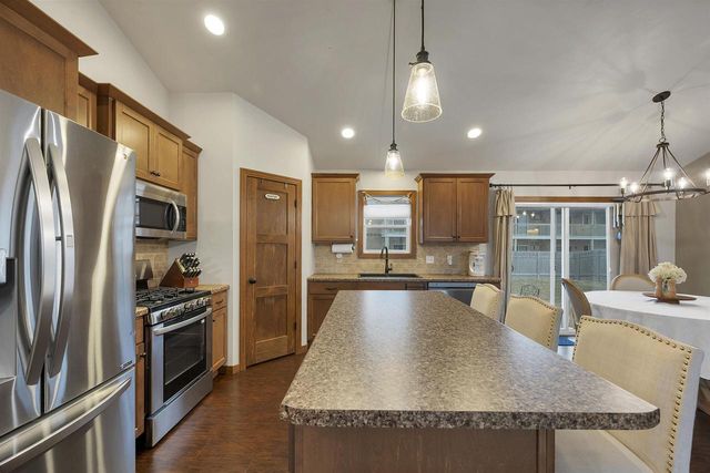 623 SWEET MEADOW LANE, Kaukauna, WI 54301