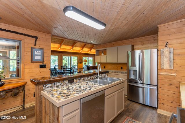 105 Tucker Court, West End, NC 27376