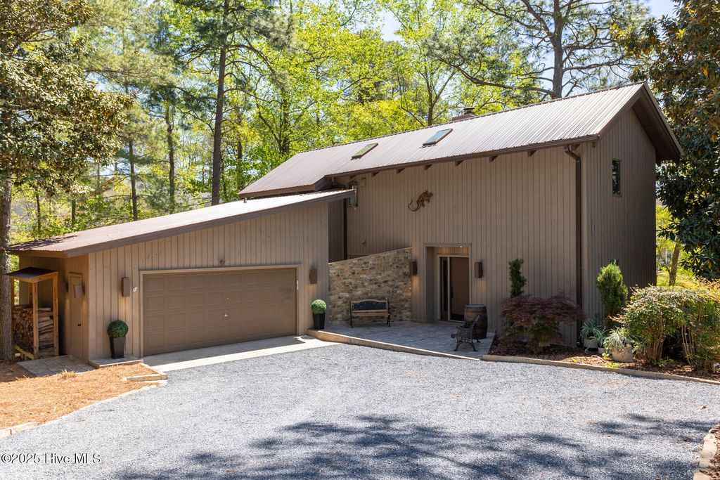 105 Tucker Court, West End, NC 27376