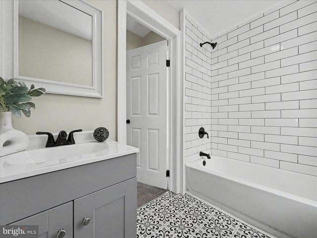 292 W COTTAGE PL, York, PA 17401