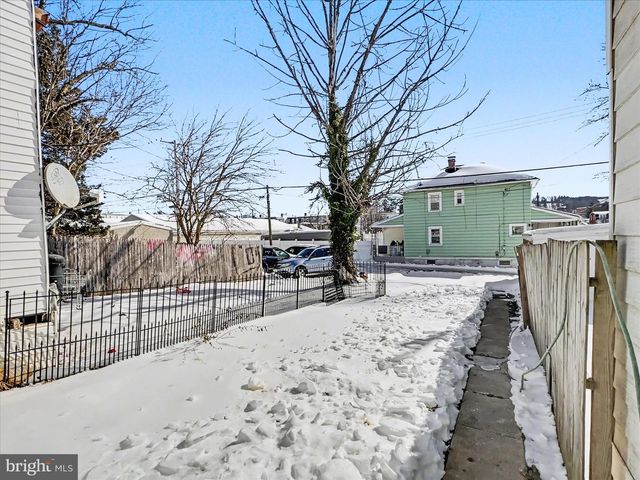 292 W COTTAGE PL, York, PA 17401