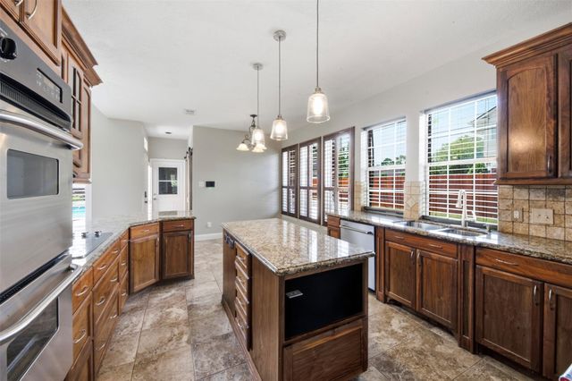 1305 Wilderness Pines Drive, Friendswood, TX 77546