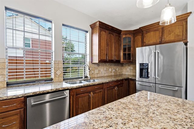 1305 Wilderness Pines Drive, Friendswood, TX 77546