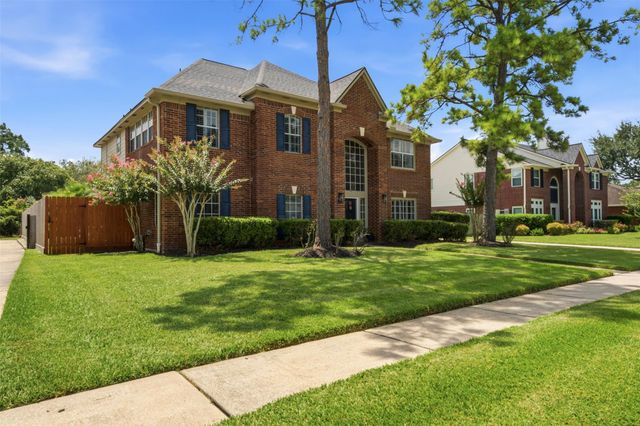 1305 Wilderness Pines Drive, Friendswood, TX 77546