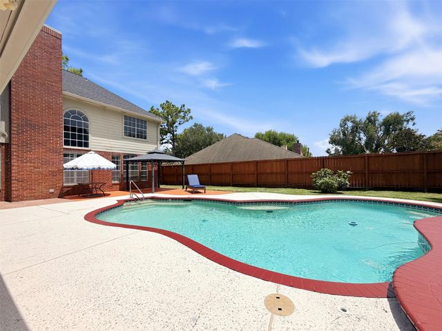 1305 Wilderness Pines Drive, Friendswood, TX 77546