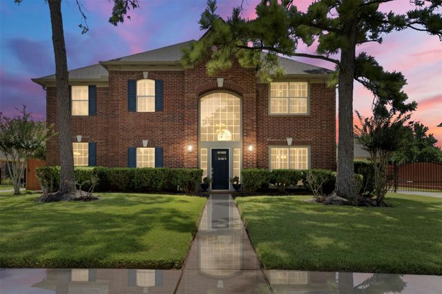 1305 Wilderness Pines Drive, Friendswood, TX 77546