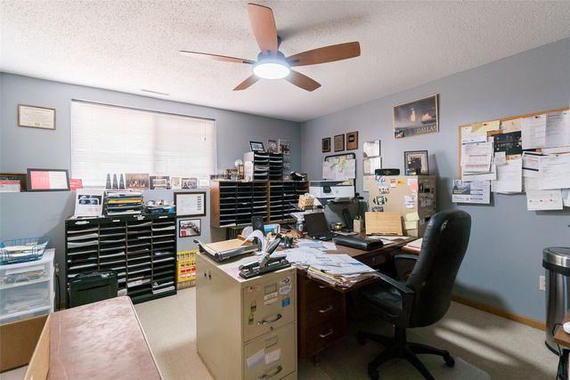 720 Hillview Drive, Fairfax, IA 52228