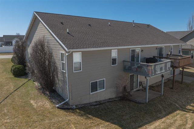 720 Hillview Drive, Fairfax, IA 52228