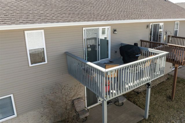 720 Hillview Drive, Fairfax, IA 52228