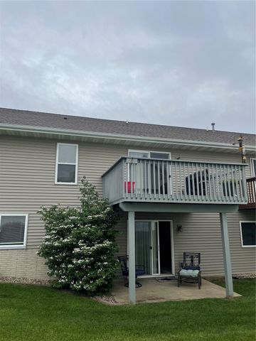 720 Hillview Drive, Fairfax, IA 52228