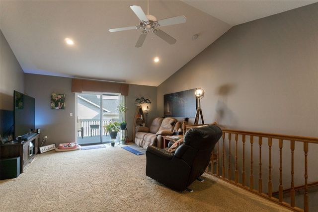 720 Hillview Drive, Fairfax, IA 52228