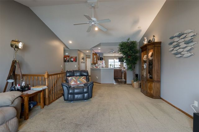 720 Hillview Drive, Fairfax, IA 52228