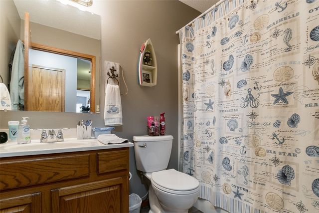 720 Hillview Drive, Fairfax, IA 52228