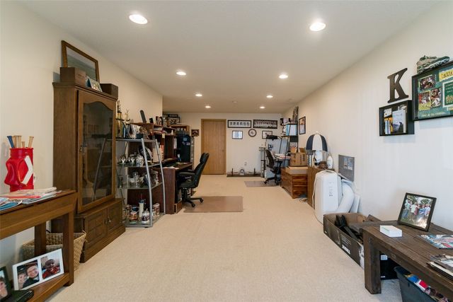 720 Hillview Drive, Fairfax, IA 52228