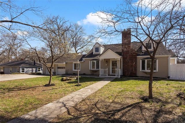 5707 N Robinhood Lane, Kansas City, MO 64151