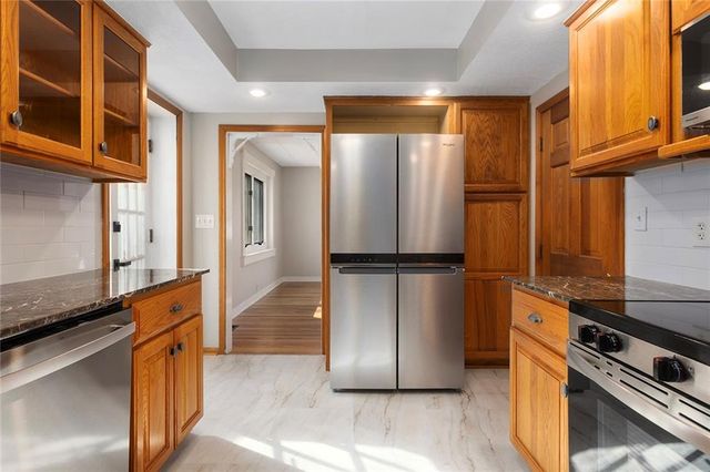 5707 N Robinhood Lane, Kansas City, MO 64151